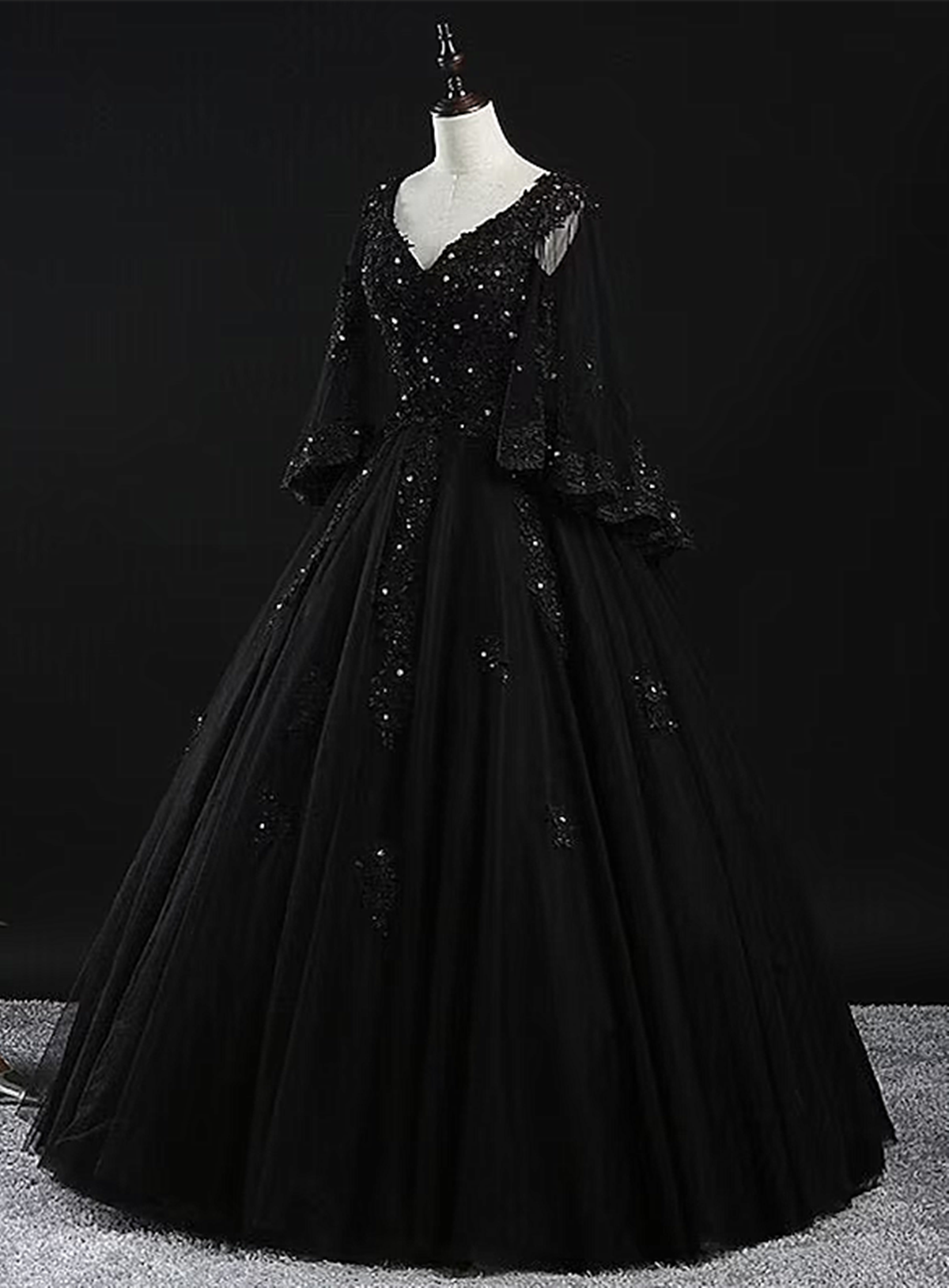 Beautiful Tulle with Lace Applique Beaded Sweet 16 Dress, V-neckline Long Formal Dress